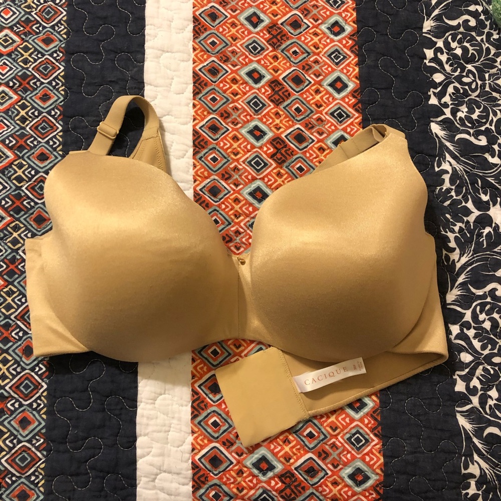 Cacique Lightly Lined Backsmoothing Balconette 38F